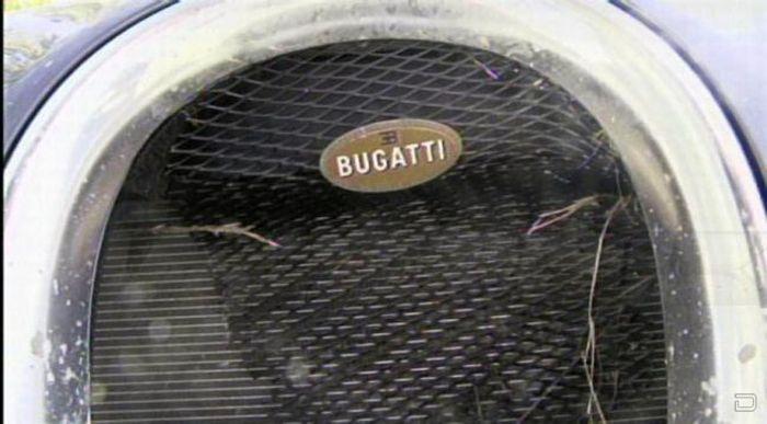 Разбитый Bugatti Veyron (18 фото)