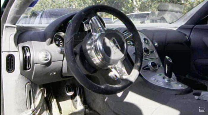 Разбитый Bugatti Veyron (18 фото)