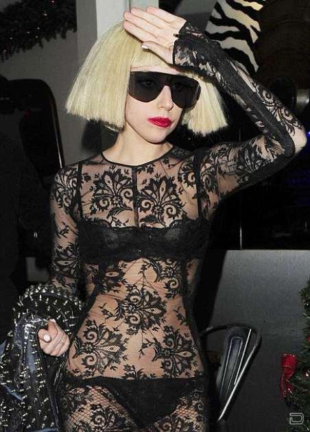 Леди Гага в прозрачном черном платье