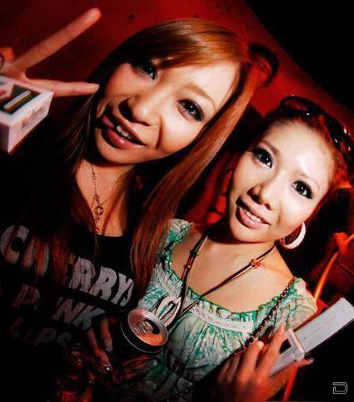 Вечеринка в китайском клубе (30 фото)