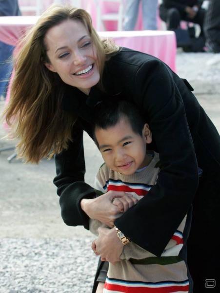 Мать, жена, актриса, секс-символ и посол доброй воли ООН - Анджелина Джоли (37 фото)