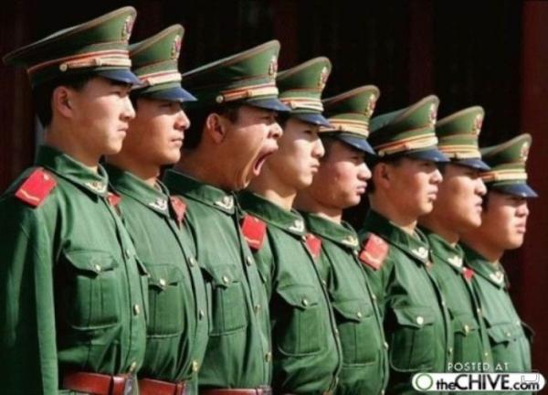 Как поддерживают дисциплину в китайской армии (4 фото)