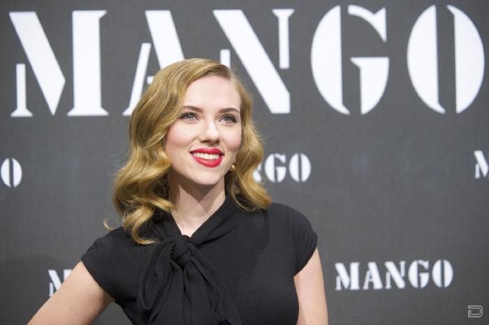 Scarlett Johanson  Mango fashion