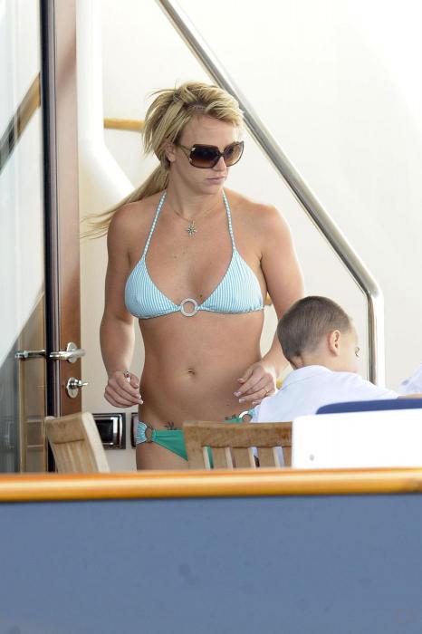 Britney Spears в бикини ( 9 фото)