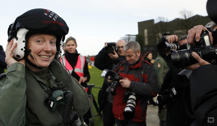Первая женщина в пилотажной группе ВВС Великобритании (17 фото)
