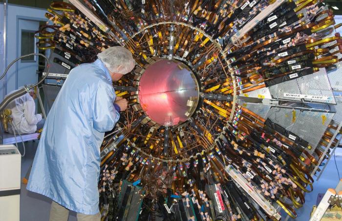 Большой адронный коллайдер вновь запущен (30 фото)