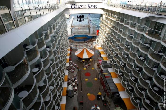 Oasis of the Seas — крупнейший круизный лайнер в мире (31 фото)