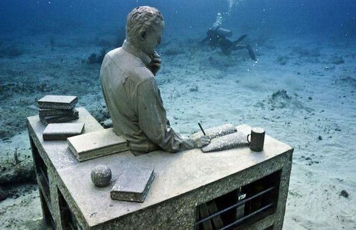 Самый большой подводный музей скульптур в мире (14 фото)