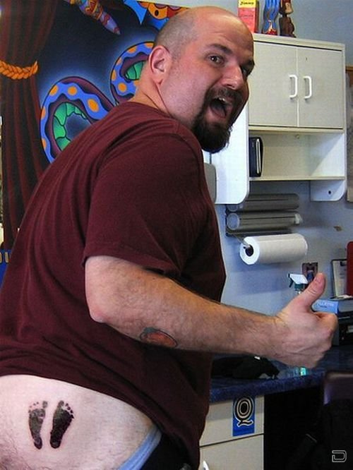 Забавные татуировки на попах (42 фото)