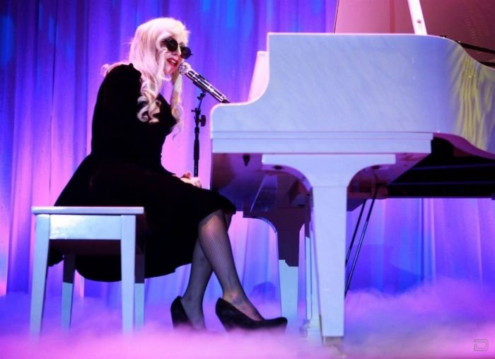     , Lady Gaga (23 )