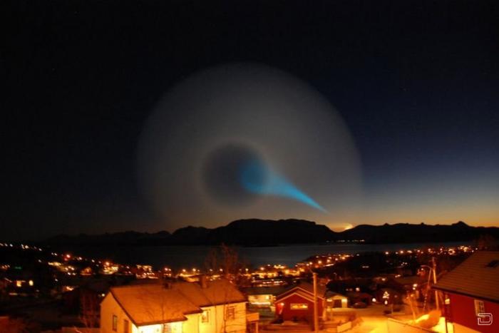 В небе Норвегии появилась гигантская спираль (5 фото)