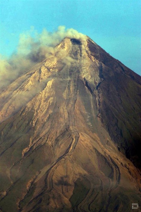 Извержение вулкана Майон на Филиппинах (9 фото)