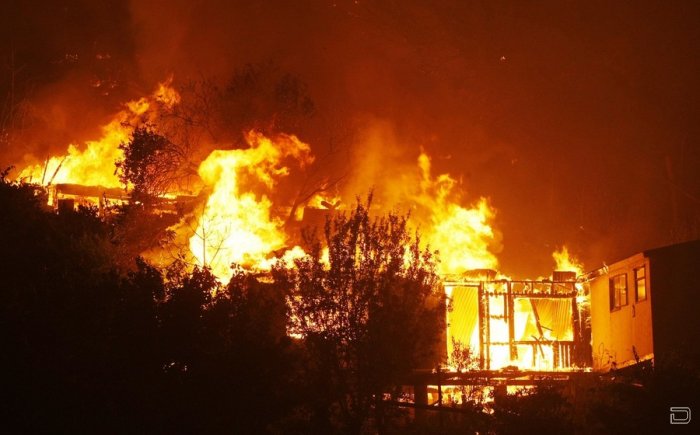 В Чили бушуют лесные пожары (16 фото)
