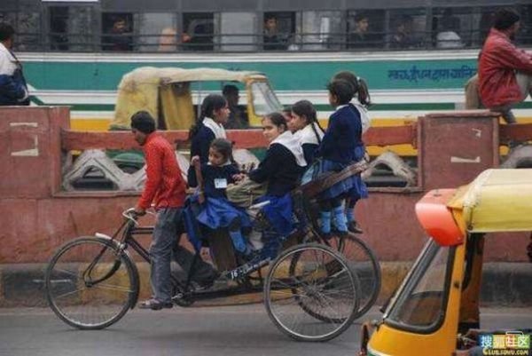 Вот такие школьные "автобусы" Индии (30 фото)