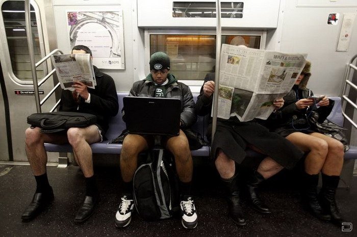 Флешмоб «В метро без штанов» (No Pants Subway Ride), в Нью-Йорке