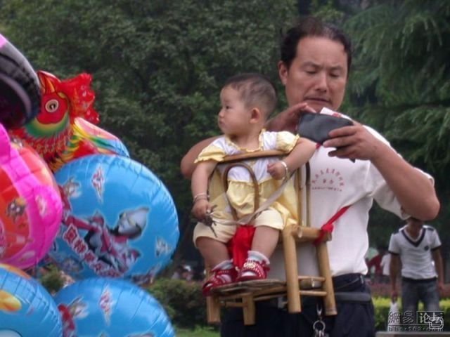 Приспособление для переноса детей, по-китайски (4 фото)