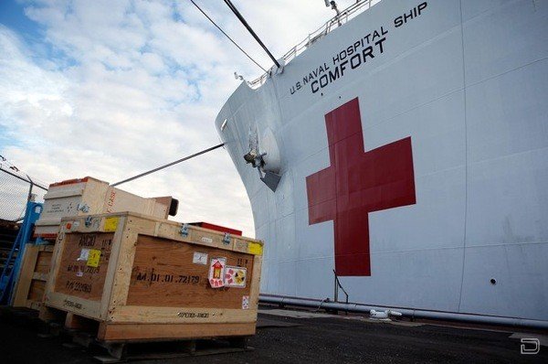 Плавучий госпиталь BMC CША USNS Comfort в Гаити (15 фото)