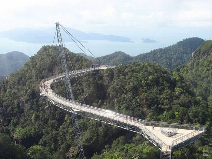 Мост в небо в Малайзии (20 фото)