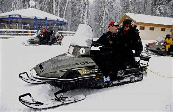 Путин и Медведев резвятся на горнолыжном курорте Красная поляна
