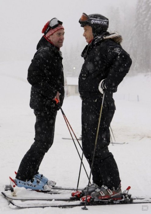 Путин и Медведев резвятся на горнолыжном курорте Красная поляна