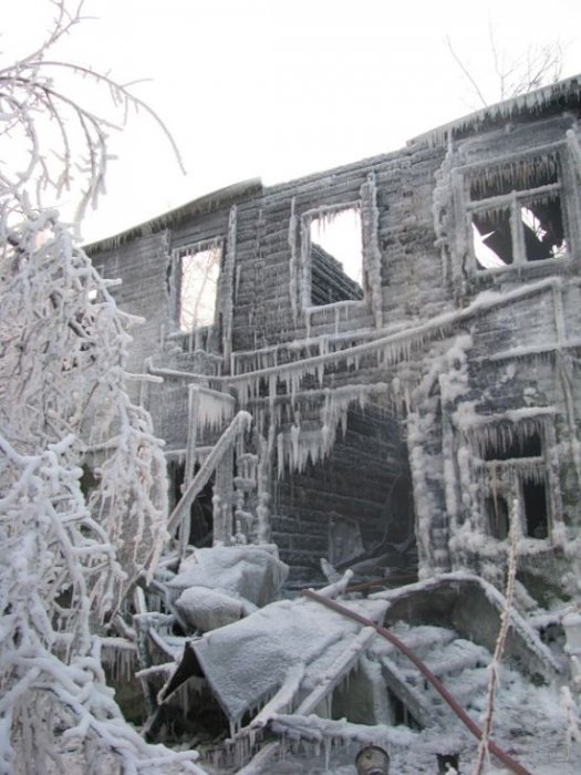 В Москве сгорел легендарный деревянный дом, "Дача Муромцева"