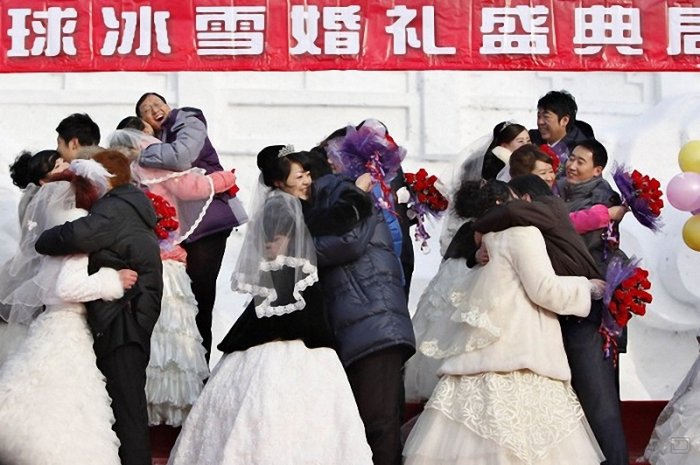 Массовая свадьба в Китае