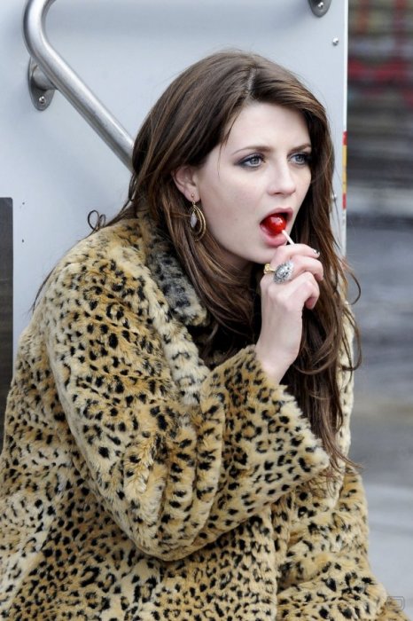   (Mischa Barton)    "Law & Order"