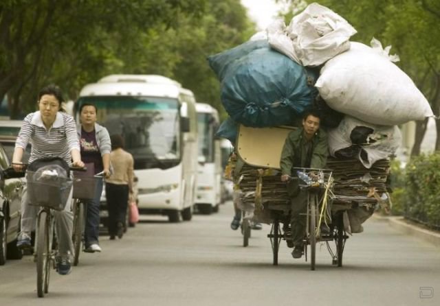 Как в Китае перевозят мусор (16 фото)