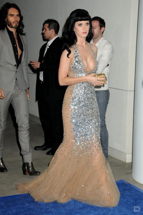 Katy Perry в новом платье (8 фото)