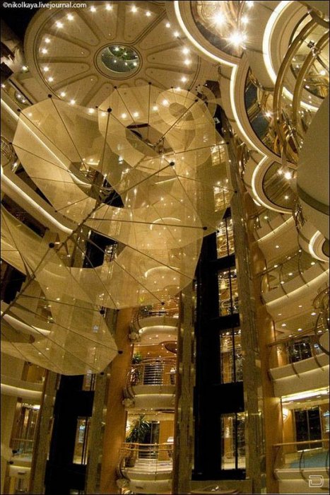 «Brilliance of the Seas» - самый большой круизный лайнер в мире (37 фото)