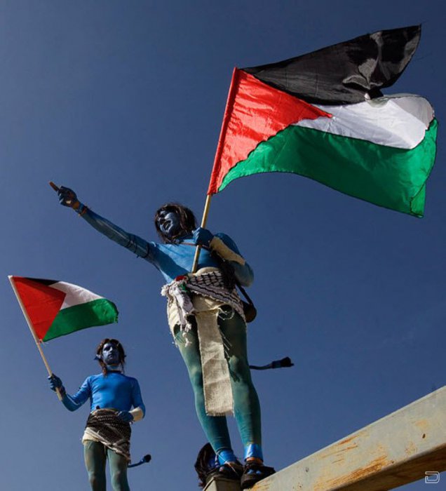Палестинские демонстранты нарядились в героев «Аватара»