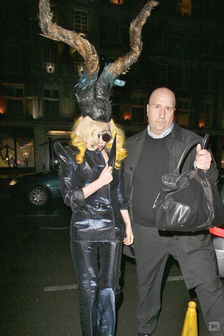 Безумная шляпа Lady GaGa (8 фото)
