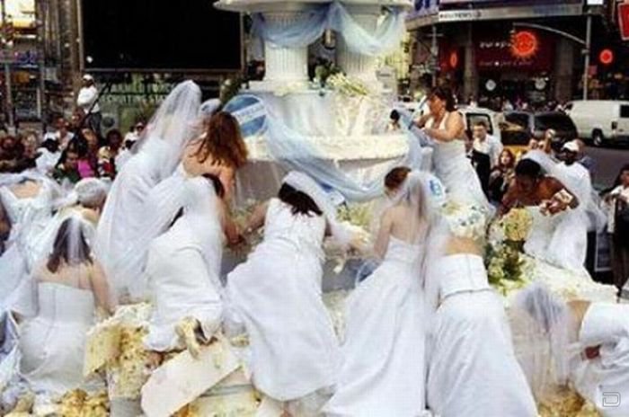 Забавное соревнование невест (11 фотографий)