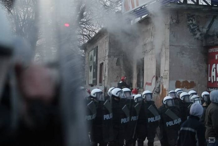 Польская полиция против футбольных фанатов (61 фото)