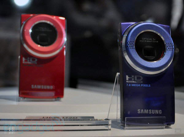 Samsung HMX-U15 и U20 - два новых компактных кам-кордера (10 фото)