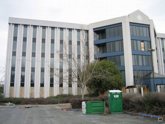 Заброшенное здание компании Sun Microsystems (42 фото)