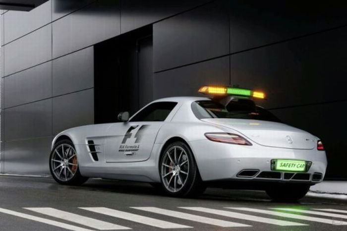  Mercedes-Benz SLS AMG    -1