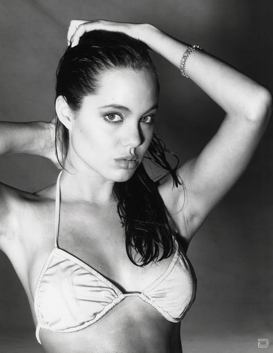 Молодая Анджелина Джоли (7 фото)
