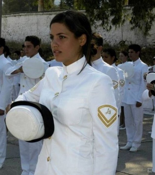 Девушки в армии (48 фото)