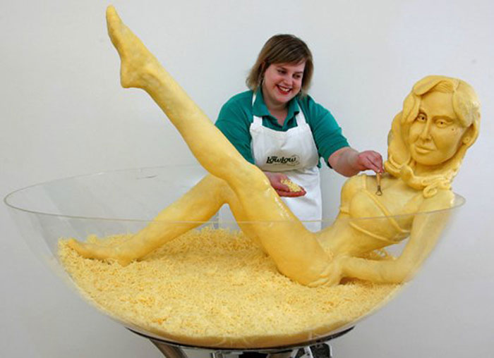 Забавные скульптуры из сыра
