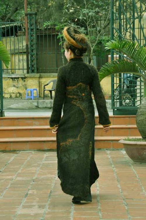 Платье сшитое из человеческих волос (11 фото)