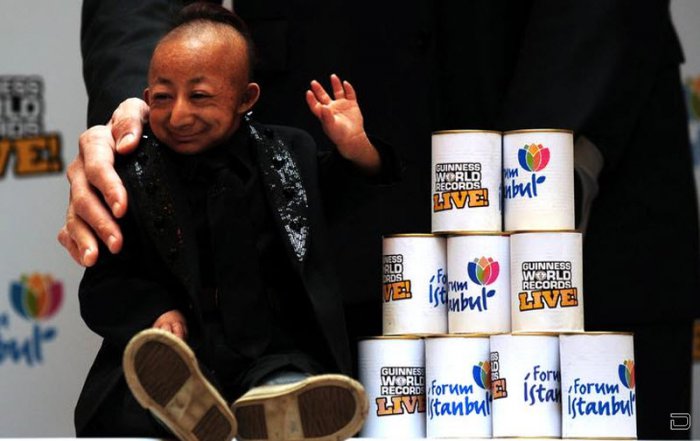 Самый маленький человек в мире китаец Хи Пингпинг умер