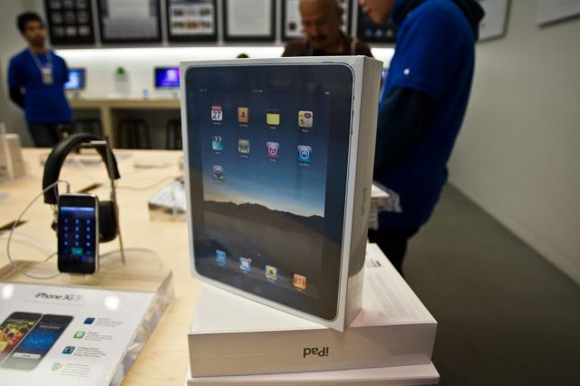 Первый день продаж iPad в США (22 фото)