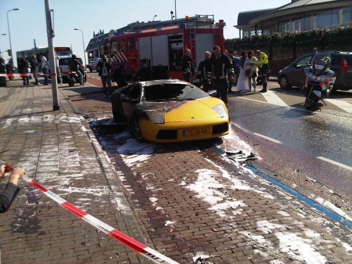 Суперкар Lamborghini сгорел (13 фото)