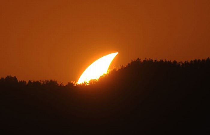 Солнечное затмение (14 фото)