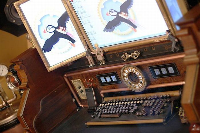 Стимпанковый компьютер с органом вместо колонок (12 фото)