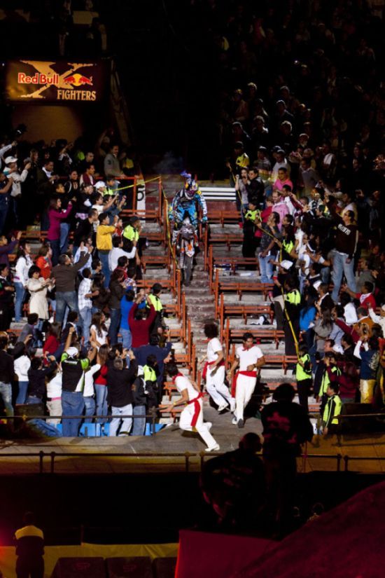  "Red Bull X-Fighters 2010" (21 )