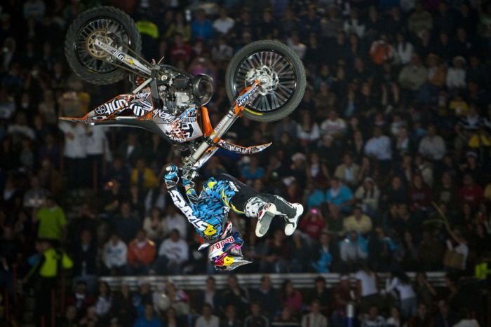  "Red Bull X-Fighters 2010" (21 )