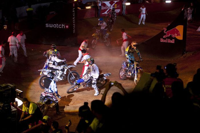  "Red Bull X-Fighters 2010" (21 )