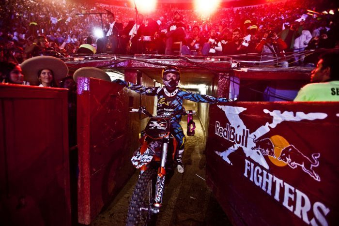  "Red Bull X-Fighters 2010" (21 )